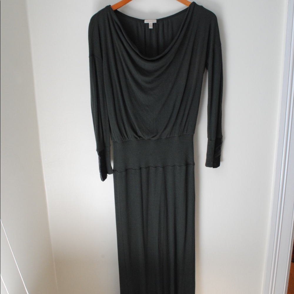 Maxi dress with fitted waist